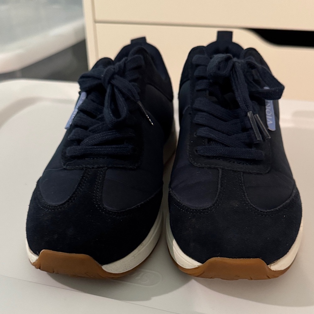Vionic Women’s retro style Navy Sneakers